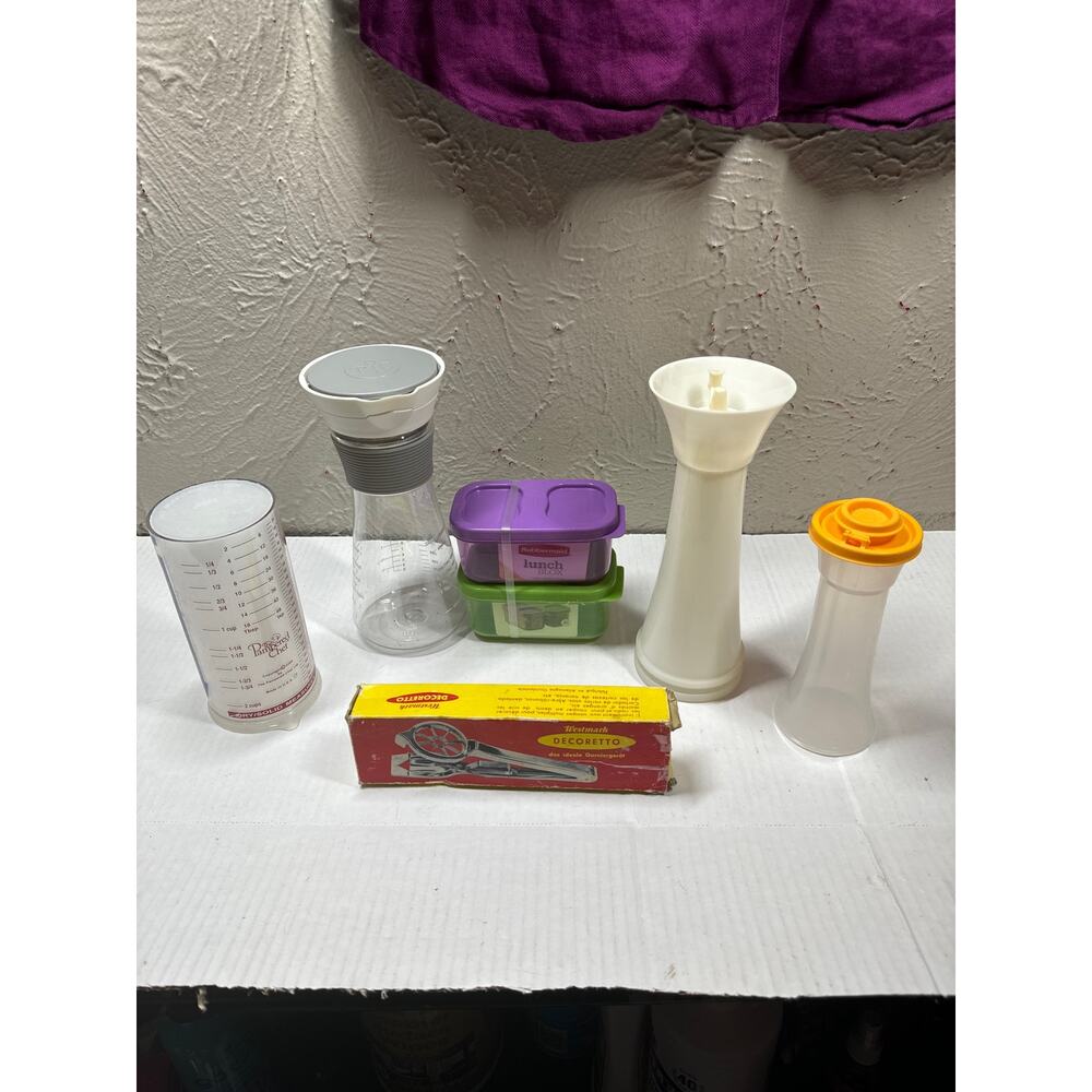 Mixedā Kitchen Goods lot. Pampered Chef Tupperware Zyliss measuring spoons egg